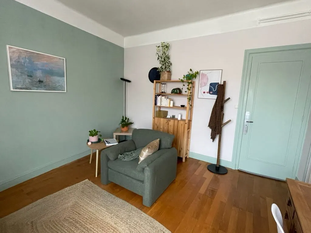 Fauteuil et mobilier du cabinet Eclosion à Bourgoin-Jallieu
